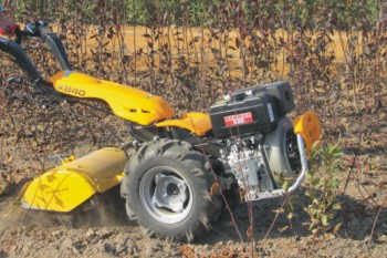 Ci�gnik jendoosiowy podczas pracy