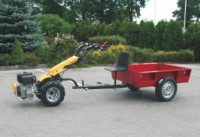 Ciagnik z przyczep� transportow�