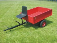 Ciagnik z przyczep� transportow�